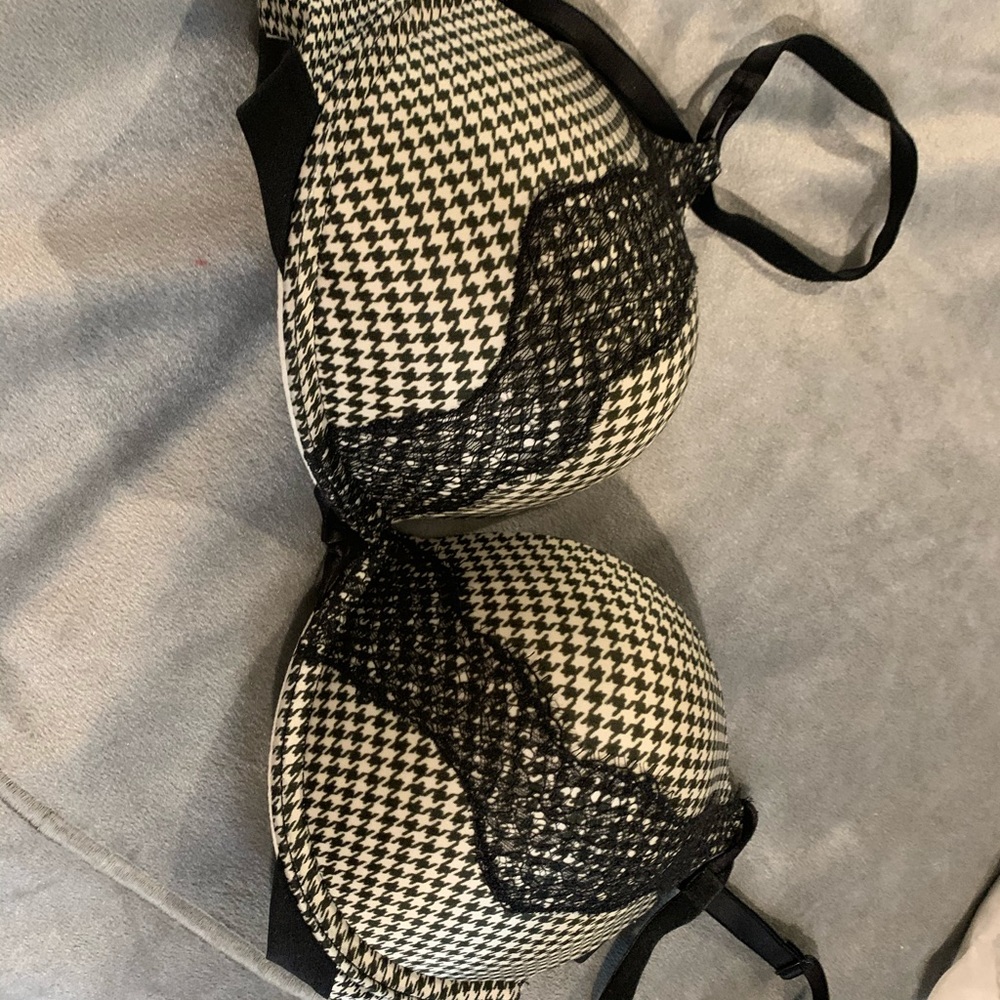 Victoria Secrets 34C pushup’s bra